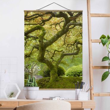 Stoffbild mit Posterleisten - Grüner Japanischer Garten - Hochformat 3:4