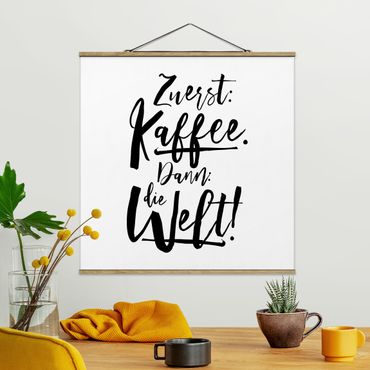 Stoffbild mit Posterleisten - Zuerst Kaffee dann die Welt - Quadrat 1:1