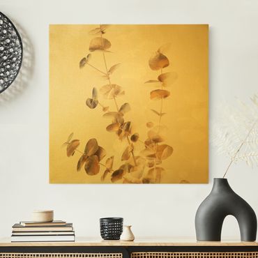 Leinwandbild Gold - Goldene Eukalyptuszweige mit Weiß - Quadrat 1:1