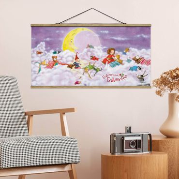 Stoffbild mit Posterleisten - Erdbeerinchen Erdbeerfee - Über den Wolken - Querformat 2:1