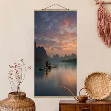 Stoffbild mit Posterleisten - Sonnenaufgang über chinesischem Fluss - Hochformat 1:2