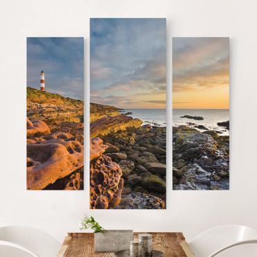 Leinwandbild 3-teilig - Tarbat Ness Leuchtturm und Sonnenuntergang am Meer - Galerie Triptychon