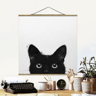 Stoffbild mit Posterleisten - Laura Graves - Illustration Schwarze Katze auf Weiß Malerei - Quadrat 1:1
