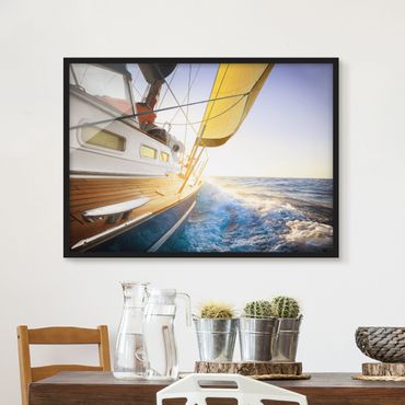 Bild mit Rahmen - Segelboot auf blauem Meer bei Sonnenschein - Querformat 3:4