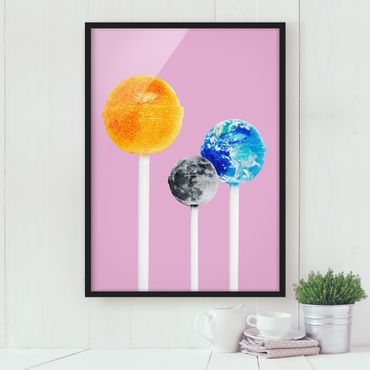 Bild mit Rahmen - Jonas Loose - Lollipops mit Planeten - Hochformat 4:3