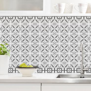 Küchenrückwand - Geometrischer Fliesenmix Blüte Grau