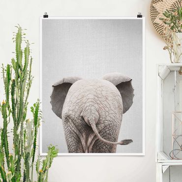 Poster - Baby Elefant von hinten - Hochformat 3:4