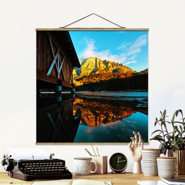 Stoffbild mit Posterleisten - Bergspiegelung in den Dolomiten - Quadrat 1:1