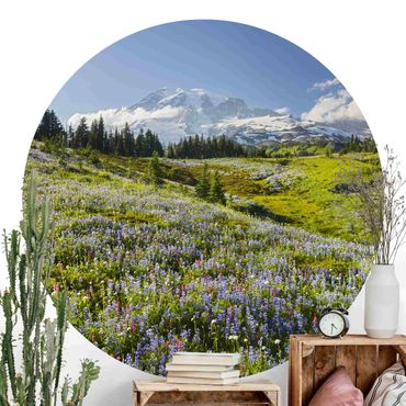 Runde Tapete selbstklebend - Bergwiese mit Blumen vor Mt. Rainier