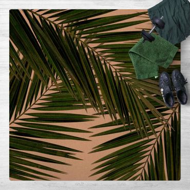 Kork-Teppich - Blick durch grüne Palmenblätter - Quadrat 1:1