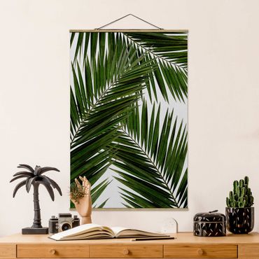 Stoffbild mit Posterleisten - Blick durch grüne Palmenblätter - Hochformat 2:3