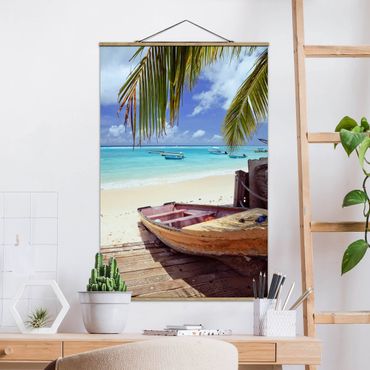 Stoffbild mit Posterleisten - Boot unter Palmen - Hochformat