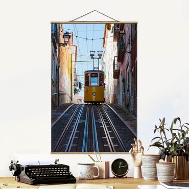 Stoffbild mit Posterleisten - Gelbe Seilbahn in Lissabon - Hochformat
