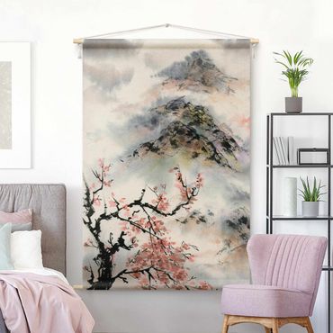 Wandteppich - Japanische Aquarell Zeichnung Kirschbaum und Berge - Hochformat 2:3