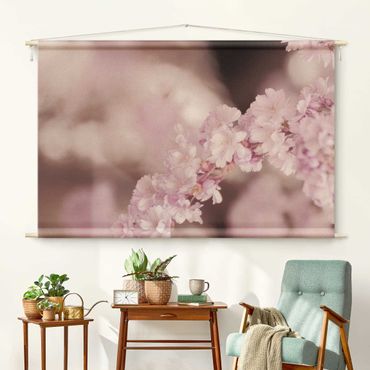 Wandteppich - Kirschblüte im Violetten Licht - Hochformat 3:2