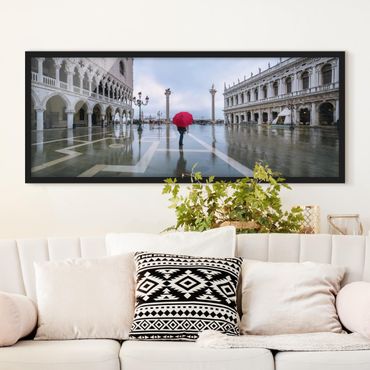 Bild mit Rahmen - Roter Regenschirm in Venedig - Panorama 3:1