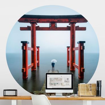 Runde Tapete selbstklebend - Rotes Torii am Ashi-See