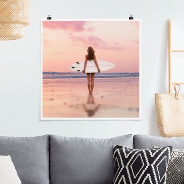 Poster - Surfergirl mit Board im Abendrot - Quadrat 1:1