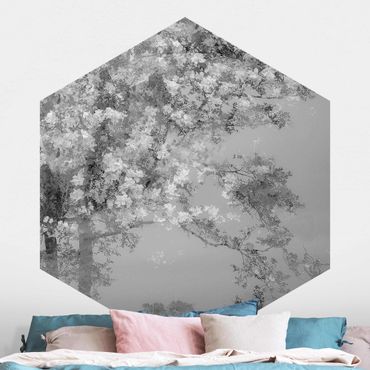 Hexagon Mustertapete selbstklebend - Verträumte Bäume in Schwarz-weiß
