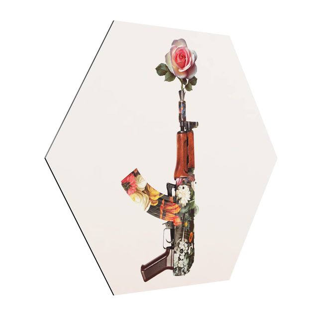 Hexagon Bild Alu-Dibond - Jonas Loose - Waffe mit Rose