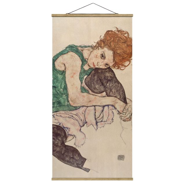 Stoffbild mit Posterleisten - Egon Schiele - Sitzende Frau mit hochgezogenem Knie - Hochformat 1:2