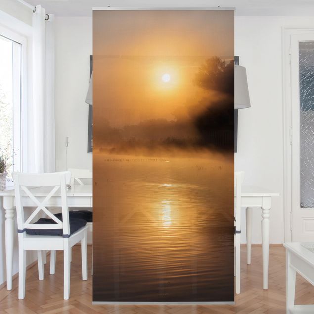 Raumteiler Natur Sonnenaufgang am See mit Rehen im Nebel