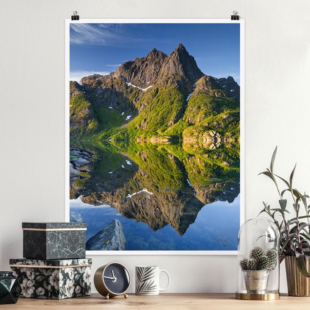 Poster Berge Berglandschaft mit Wasserspiegelung in Norwegen