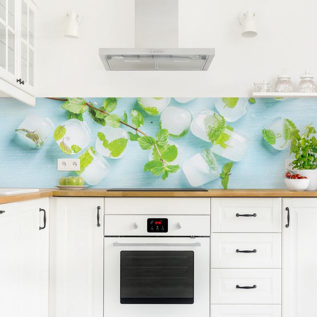 Küchenrückwand - Eiswürfel mit Minzblättern