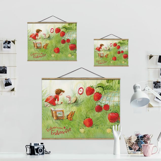 Stoffbild mit Posterleisten - Erdbeerinchen Erdbeerfee - Bei Wurm Zuhause - Querformat 4:3
