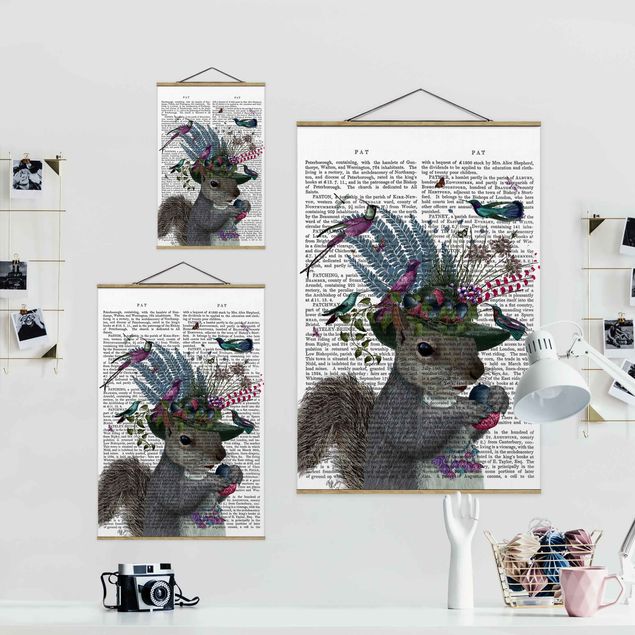Stoffbild mit Posterleisten - Vogelfänger - Eichhörnchen mit Eicheln - Hochformat 2:3