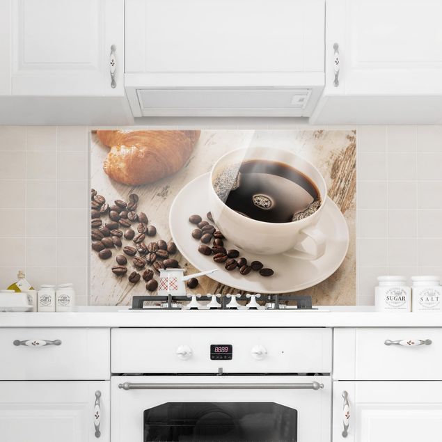 Spritzschutz Küche Dampfende Kaffeetasse mit Kaffeebohnen