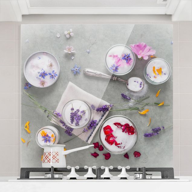Spritzschutz Küche Glas Kräuter Essbare Blüten mit Lavendelzucker