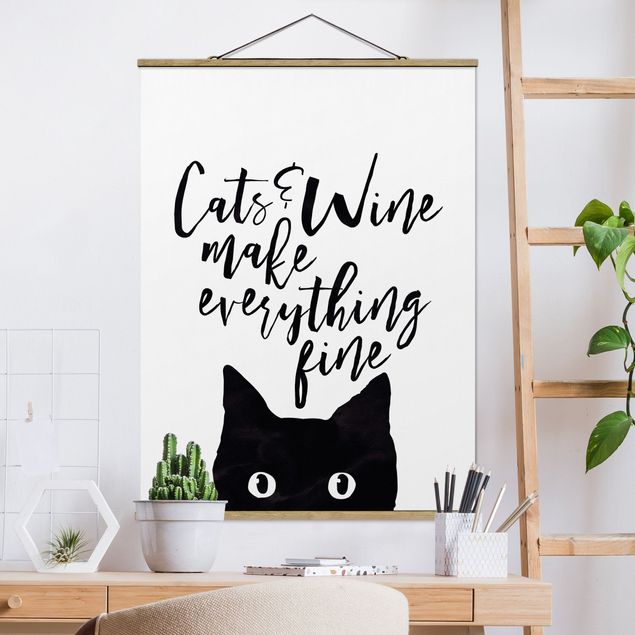 Stoffbild mit Posterleisten - Cats and Wine make everything fine - Hochformat 3:4