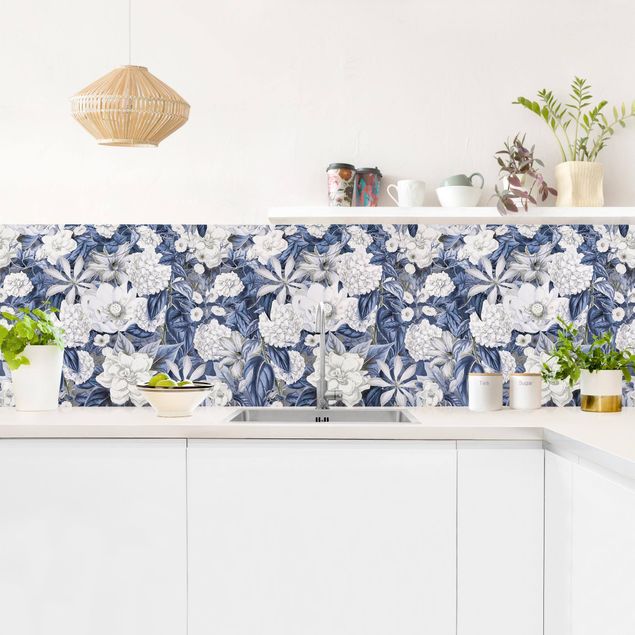 Küchenrückwand selbstklebend Weiße Blumen vor Blau