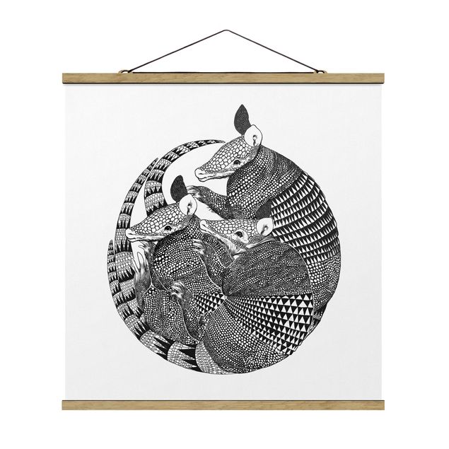 Stoffbild mit Posterleisten - Laura Graves - Illustration Gürteltiere Schwarz Weiß Muster - Quadrat 1:1