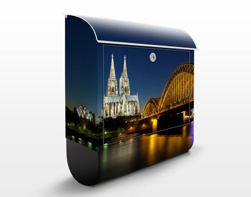Design Briefkasten Köln bei Nacht