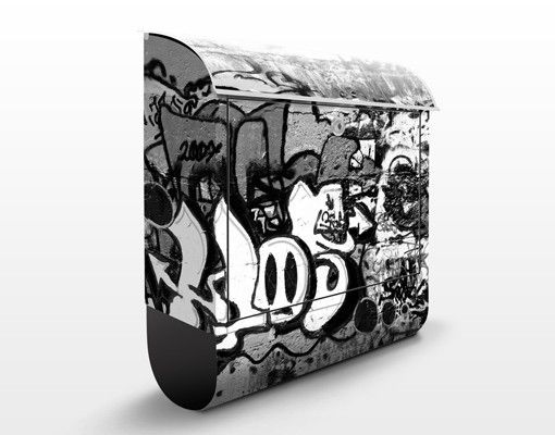 Briefkasten schwarz-weiß Graffiti Art