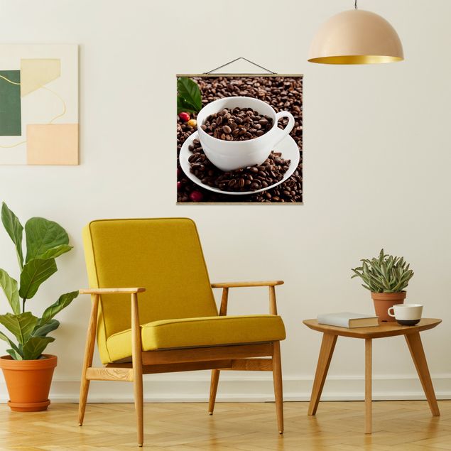 Stoffbilder mit Posterleisten Kaffeetasse mit gerösteten Kaffeebohnen