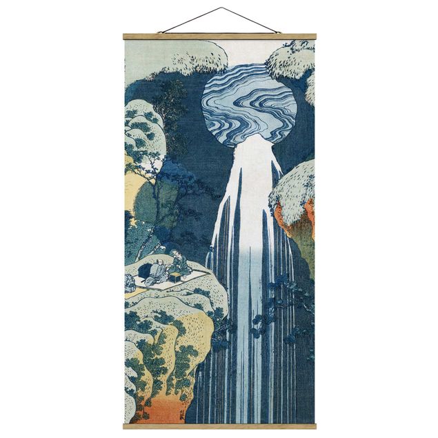 Stoffbild mit Posterleisten - Katsushika Hokusai - Der Wasserfall von Amida - Hochformat 1:2