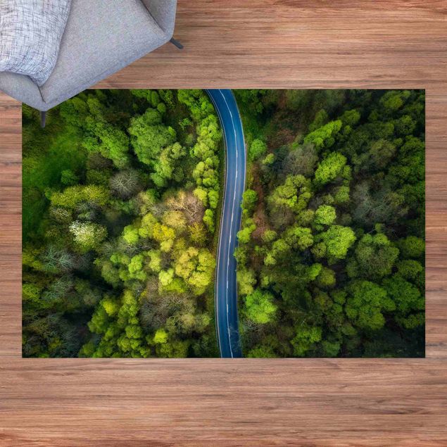Teppich für Balkon Luftbild - Asphaltstraße im Wald