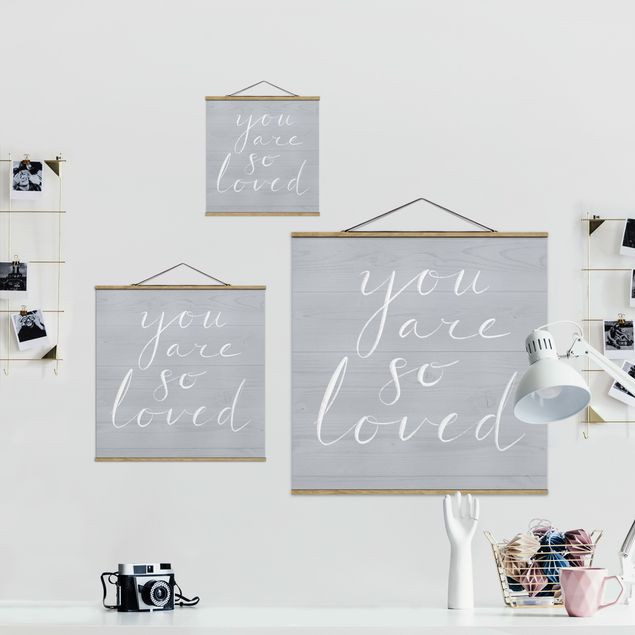 Stoffbild mit Posterleisten - Holzwand grau - Loved - Quadrat 1:1