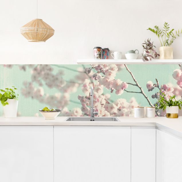 Küchenrückwand selbstklebend Kirschblütentanz auf Leinenstruktur