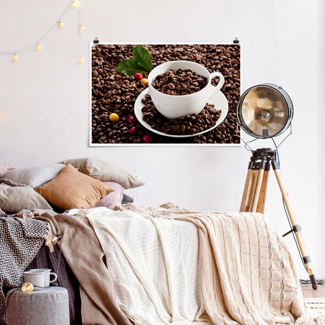 Moderne Poster Kaffeetasse mit gerösteten Kaffeebohnen