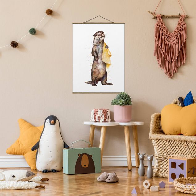 Stoffbild mit Posterleisten - Laura Graves - Illustration Otter mit Handtuch Malerei Weiß - Hochformat 3:4