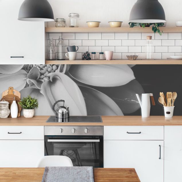 Küchenrückwand selbstklebend Im Herzen einer Dahlie Schwarz-Weiß