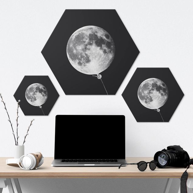 Hexagon Bild Alu-Dibond - Jonas Loose - Luftballon mit Mond