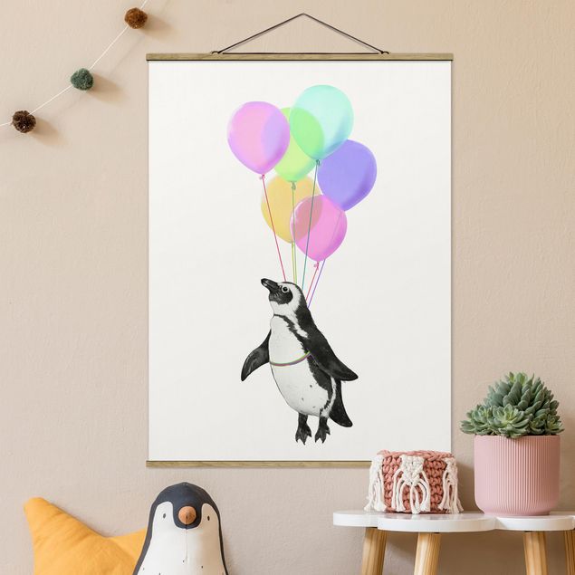 Stoffbild mit Posterleisten - Laura Graves - Illustration Pinguin Pastell Luftballons - Hochformat 3:4