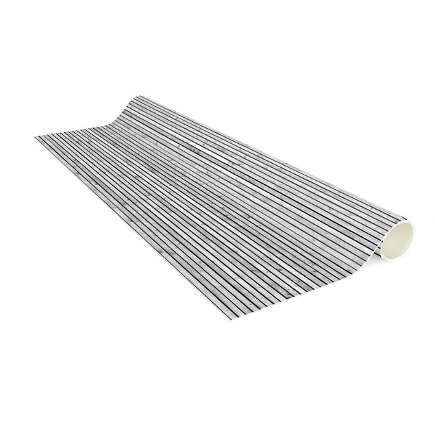 Teppich in Holzoptik Holzwand mit schmalen Leisten schwarz weiß