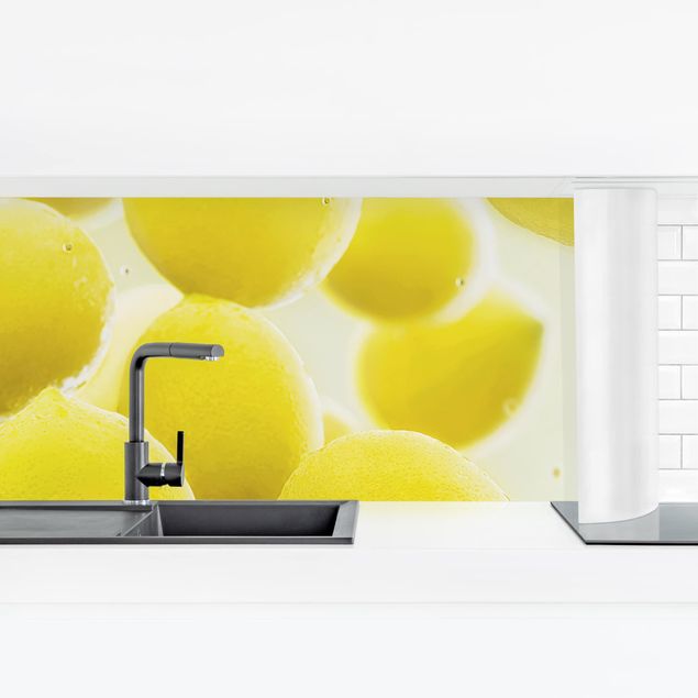 Küchenrückwand selbstklebend Zitronen im Wasser