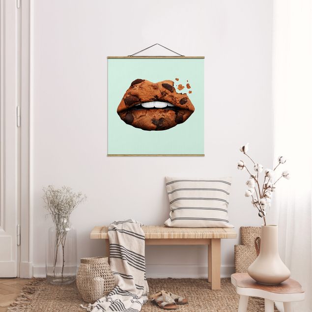 Stoffbilder mit Posterleisten Lippen mit Keks